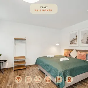 Apartment Sali Homes Elegant And Stylish Retreat In Heart Of Bayreuth, Close To River, Bayreuth